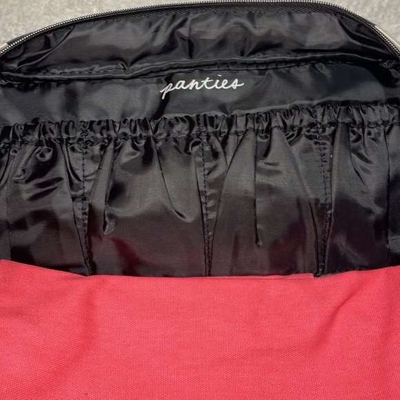 NWT Victoria's Secret Coral Pink Intimates Travel Bag - Picture 12 of 12